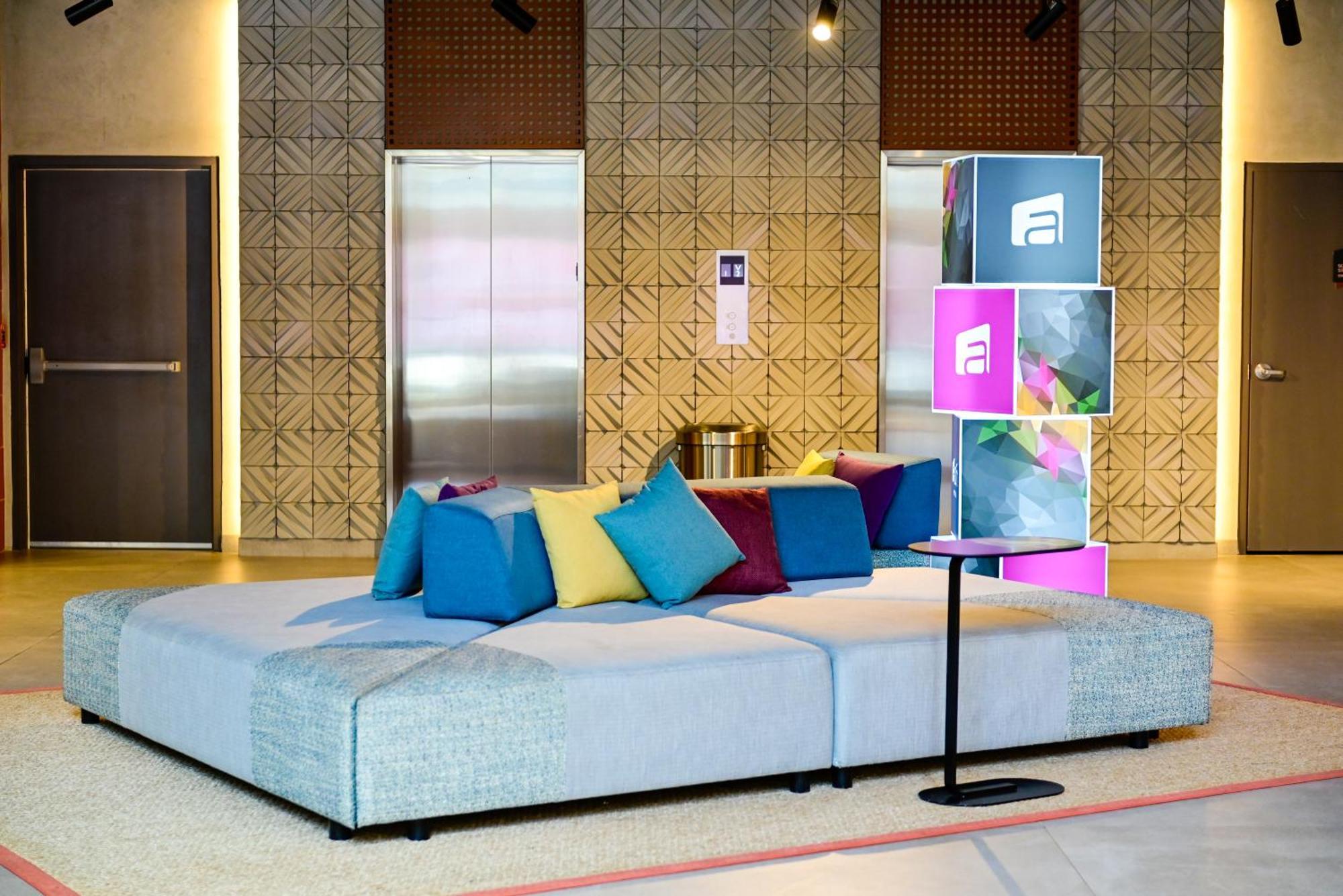 Aloft Playa Del Carmen Hotel Luaran gambar The lobby of the hotel