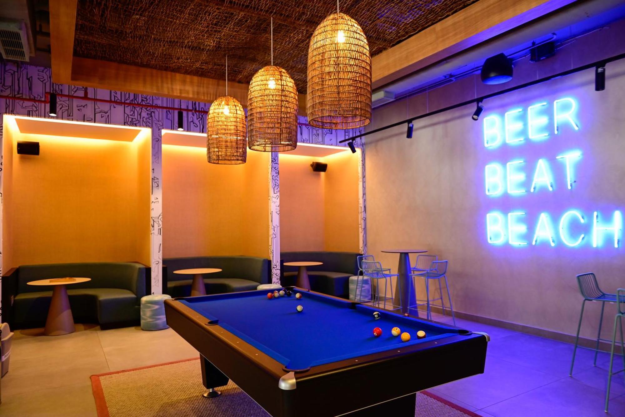 Aloft Playa Del Carmen Hotel Luaran gambar The interior of the bar