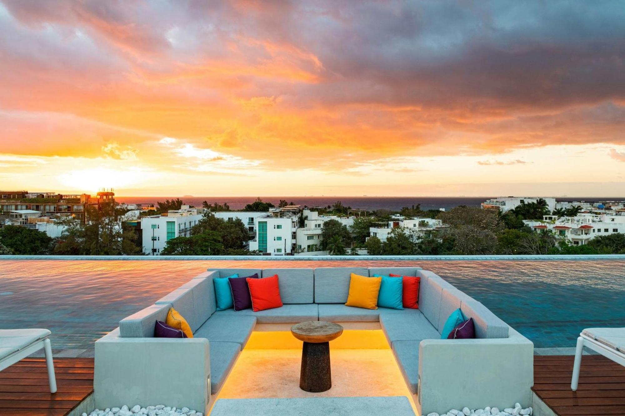 Aloft Playa Del Carmen Hotel Luaran gambar Sunset at the rooftop pool