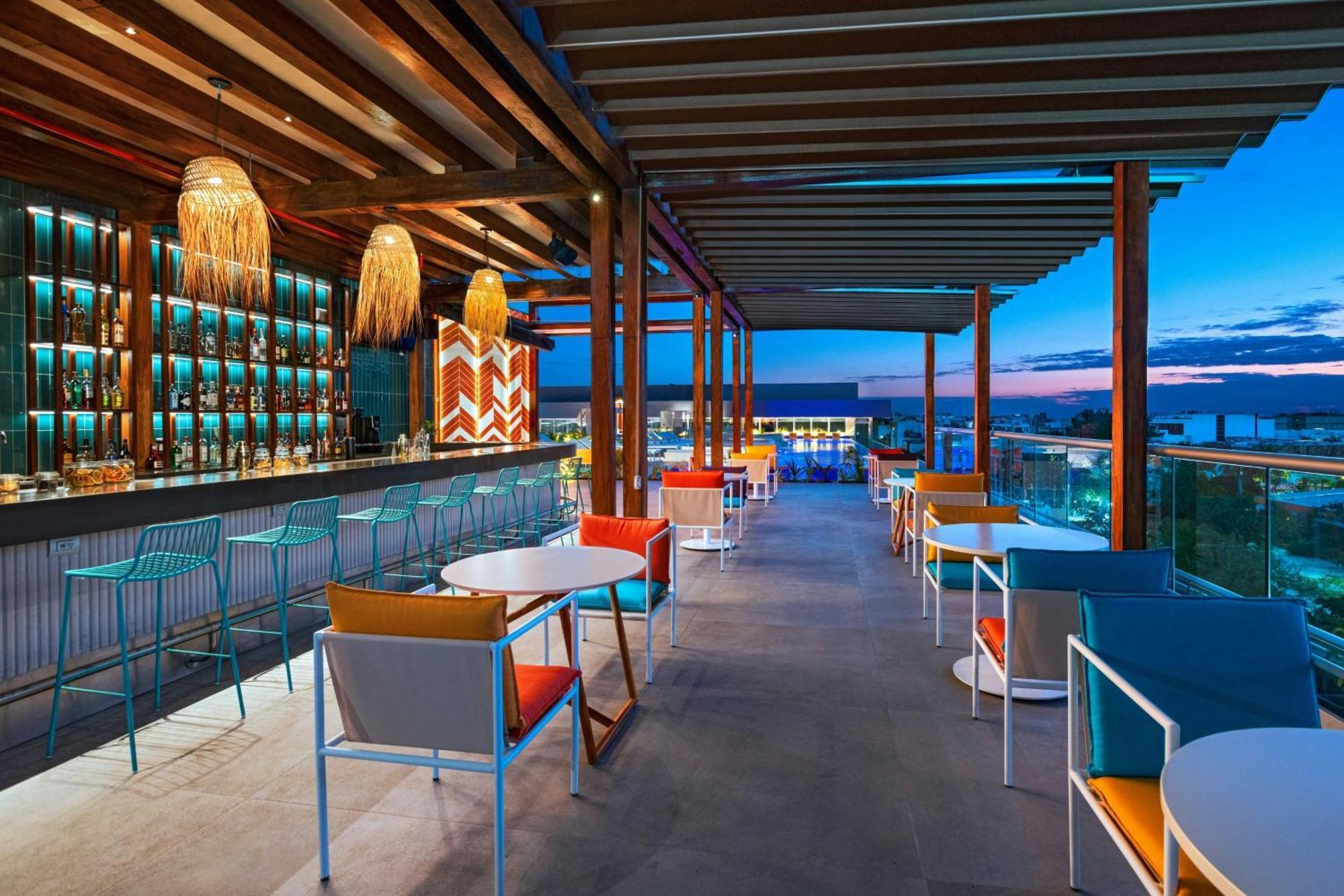 Aloft Playa Del Carmen Hotel Luaran gambar The rooftop bar at the W Bali