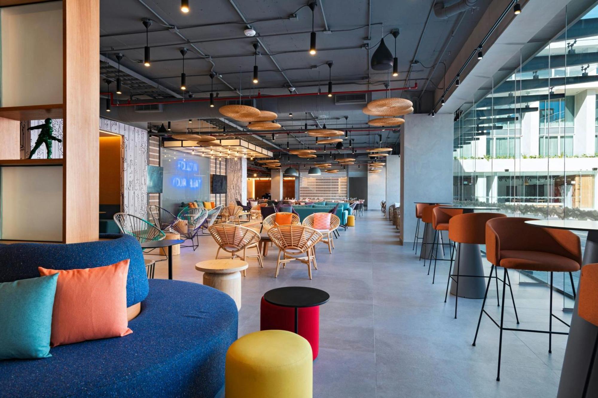 Aloft Playa Del Carmen Hotel Luaran gambar The lounge at the airport