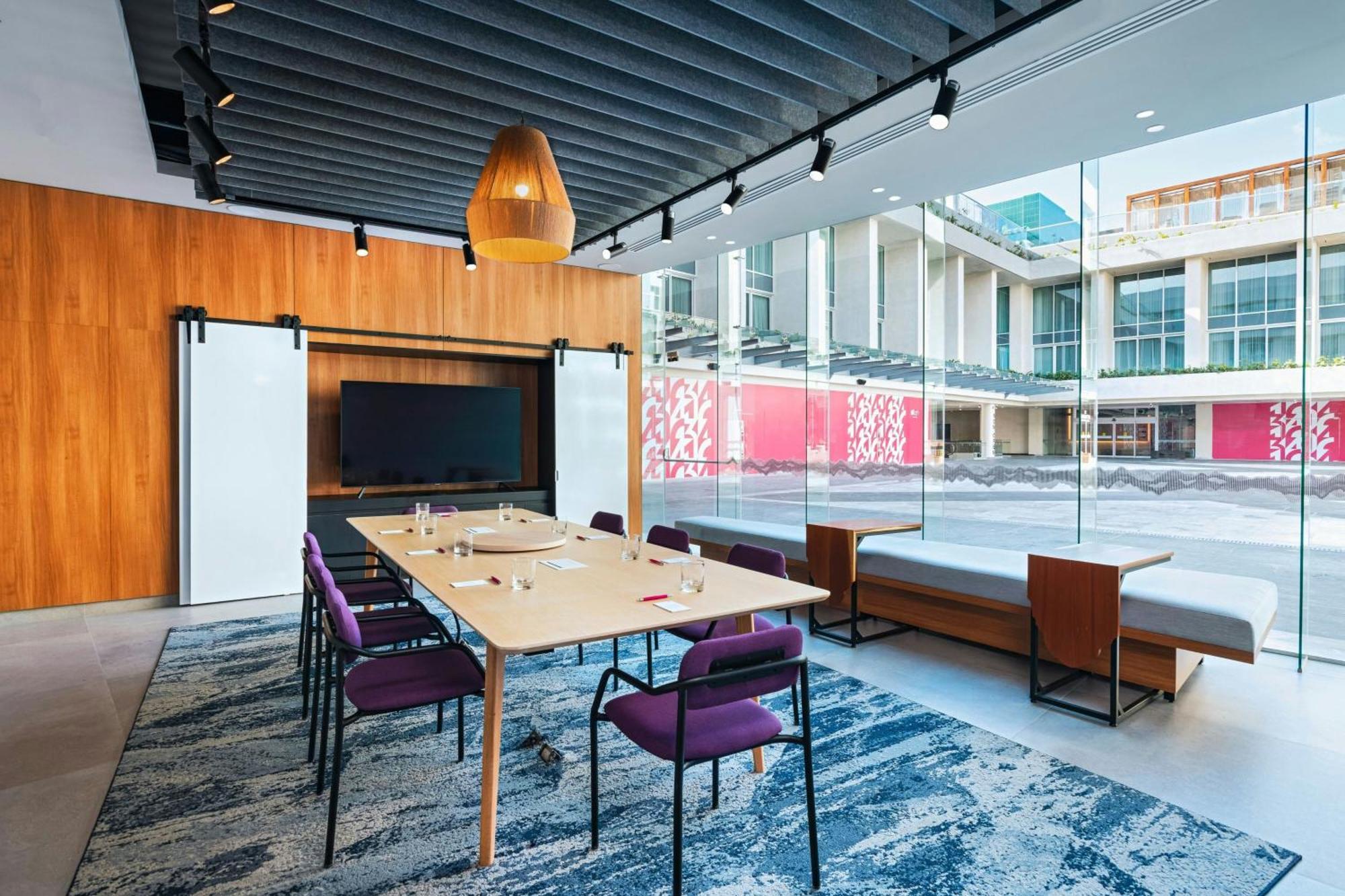 Aloft Playa Del Carmen Hotel Luaran gambar The Atrium