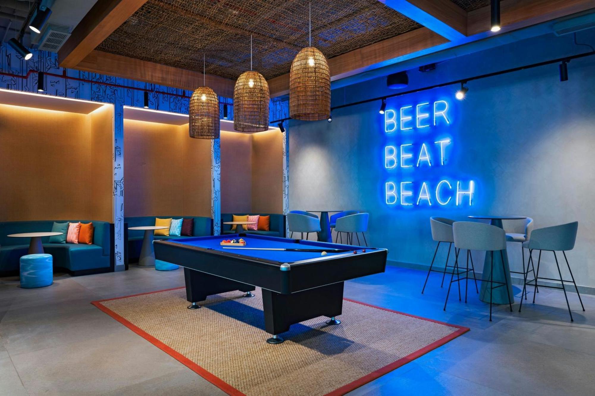 Aloft Playa Del Carmen Hotel Luaran gambar The pool table at the 2018 edition of the lounge