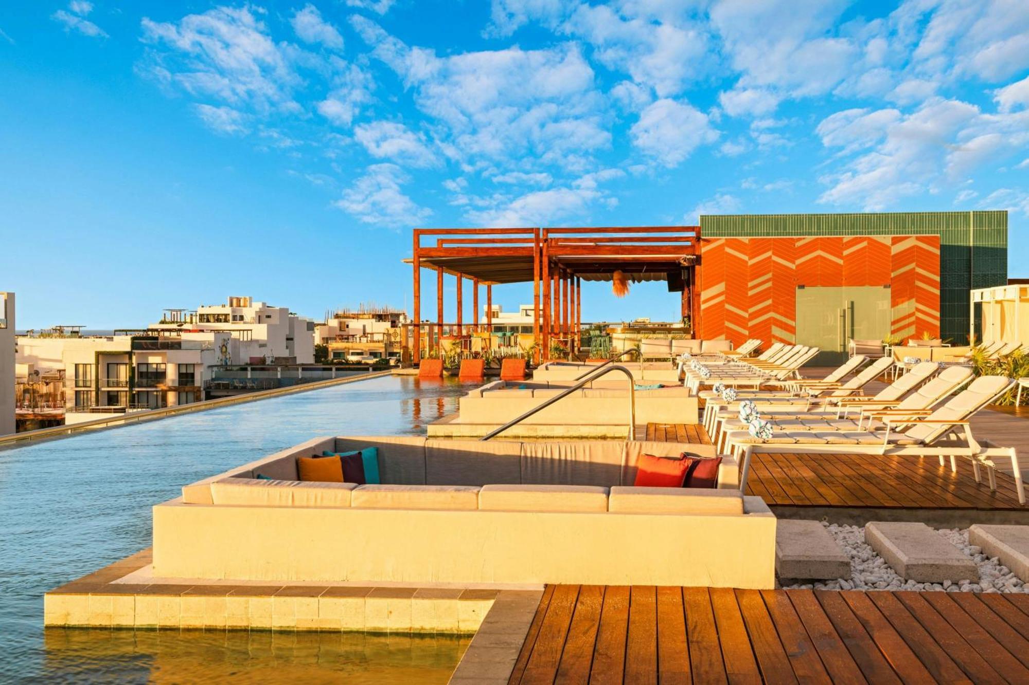 Aloft Playa Del Carmen Hotel Luaran gambar Rooftop pool at the Hotel
