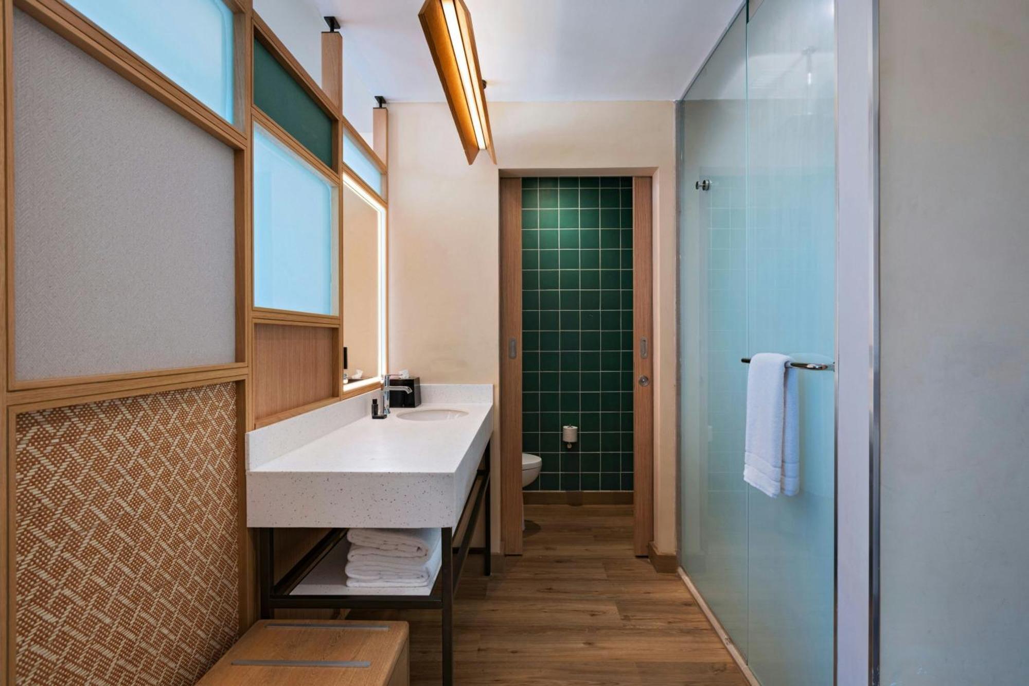 Aloft Playa Del Carmen Hotel Luaran gambar Bathroom